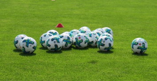 开云电竞平台注册-中国足球定位球战术效果，足球定位球动作要领